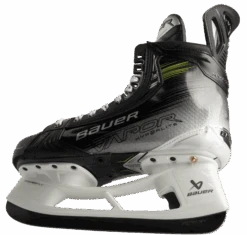 Bauer Vapor Hyperlite2 Senior Hockey Skates -Hockey Equipage Store 1061681 BTH23 SKATE VAPOR X5PRO SR tongue detail edit a48c5d06 65ee 48d4 8404 9e5c288696f8