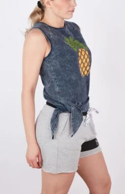 Gongshow My Tie Game Side Tie Tank Women -Hockey Equipage Store TS20 W702 My Tie Game 04 555x 61fc6e9e 46a8 42d7 ba42 2a7c7742016b